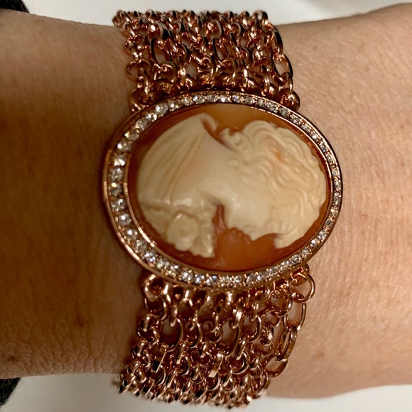 AMEDEO CORNELIAN CAMEO 8 STRAND CHAIN BRACELET NEW - Picture 2 of 8